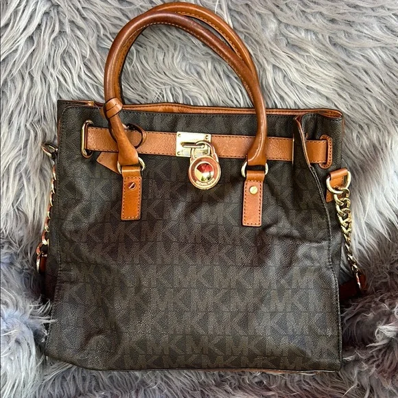 Michael Kors Tan Leather Tote with Gold-Tone Accents Michael Kors Women Large Leather Shoulder Tote Handbag Bag  main image 2